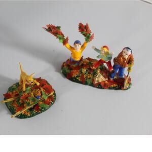 Department 56 Snow Village Harvesting Yard 2-Piece Fall Harvest Figurine Set